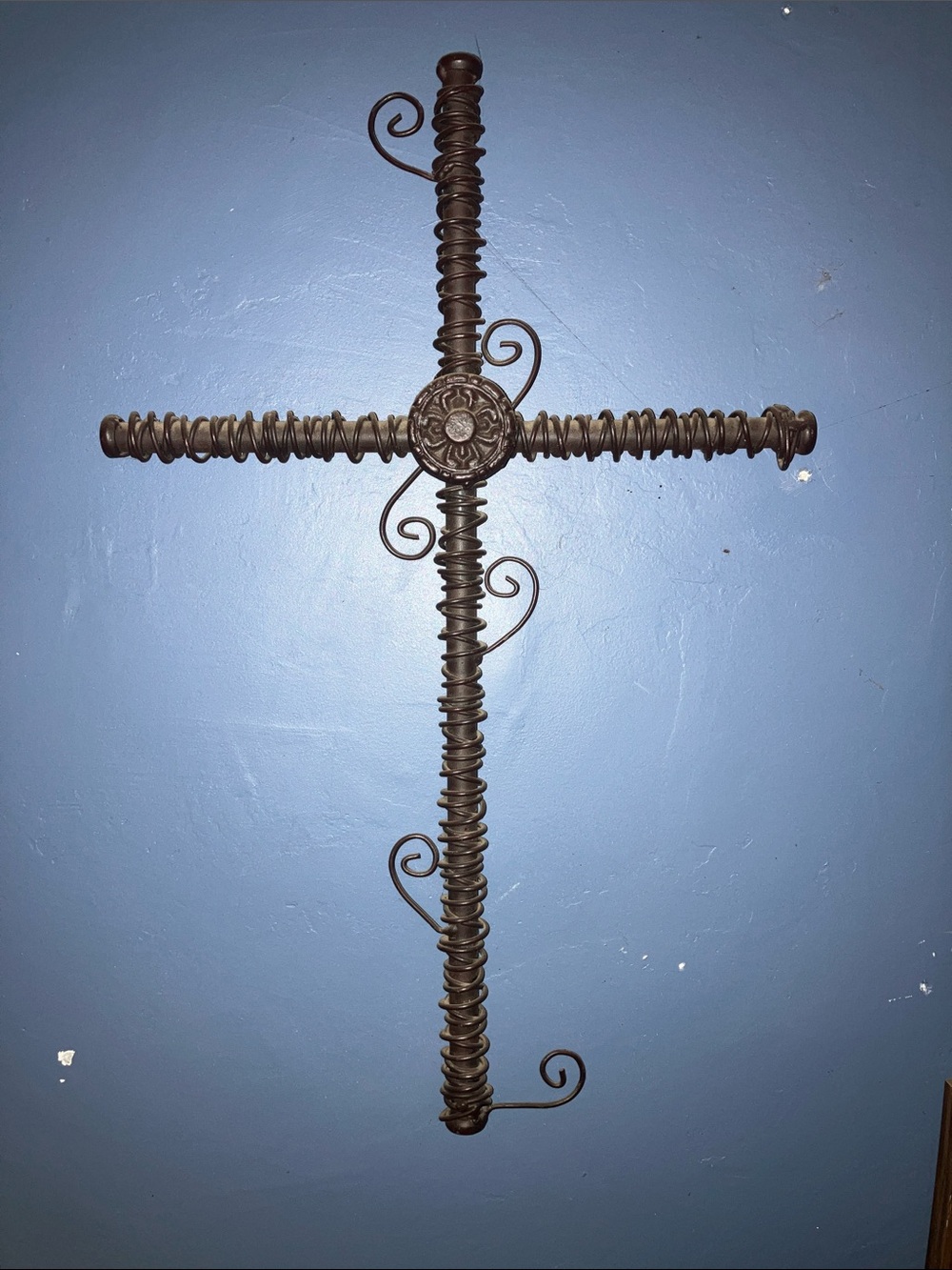 Source Unknown Wrought Iron Decorative Cross Wall Art in Dark Brown